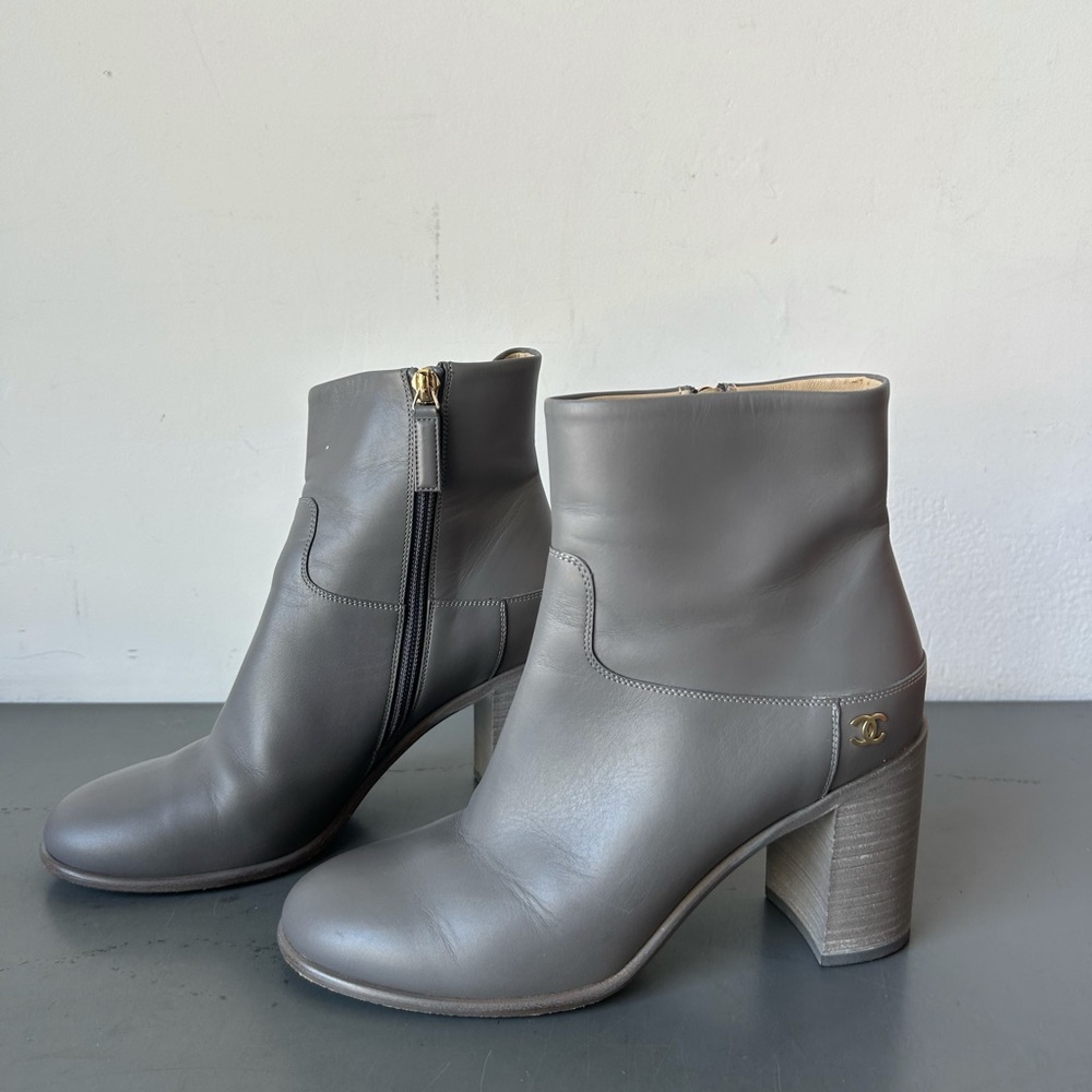 Chanel grey booties book size 37.5